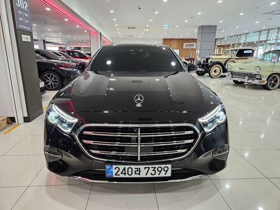 Mercedes-Benz E-Class E300 4MATIC Exclusive, 2025