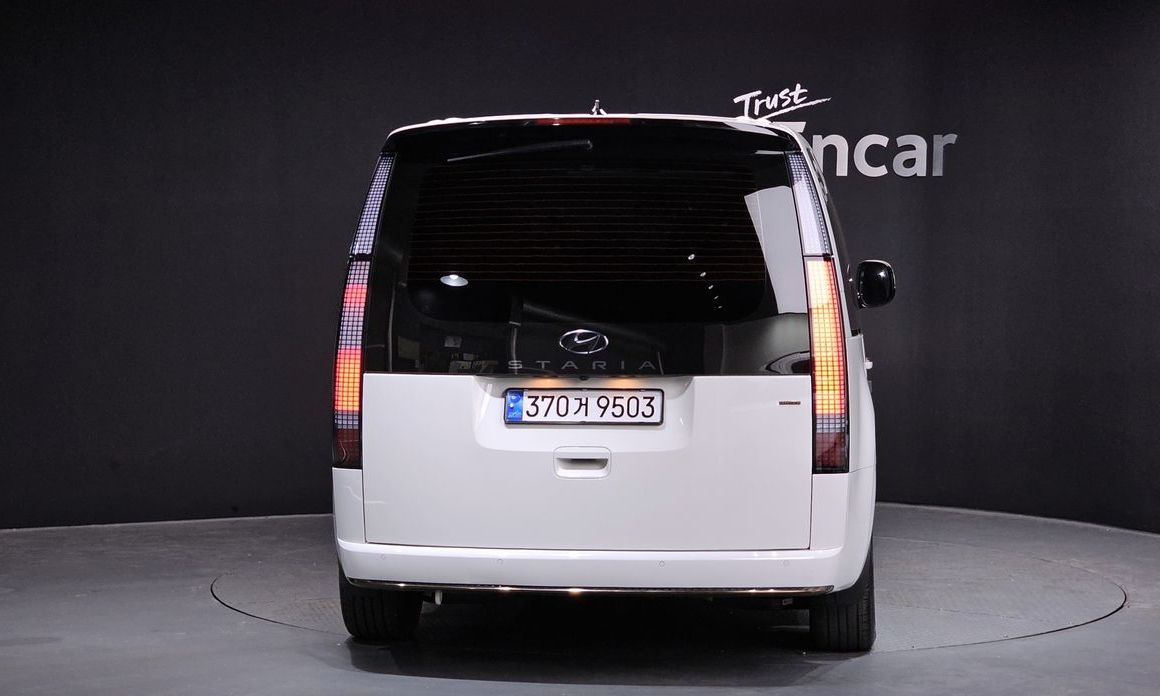 Hyundai Staria 4WD Lounge 9-Seater, 2024