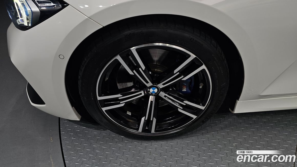 BMW 3-Series 320i M Sport, 2023