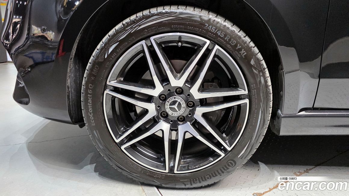 Mercedes-Benz V-Class V300 CDI, 2023