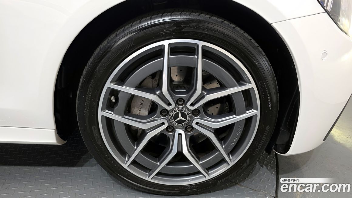 Mercedes-Benz E-Class E220d 4MATIC AMG Line, 2022