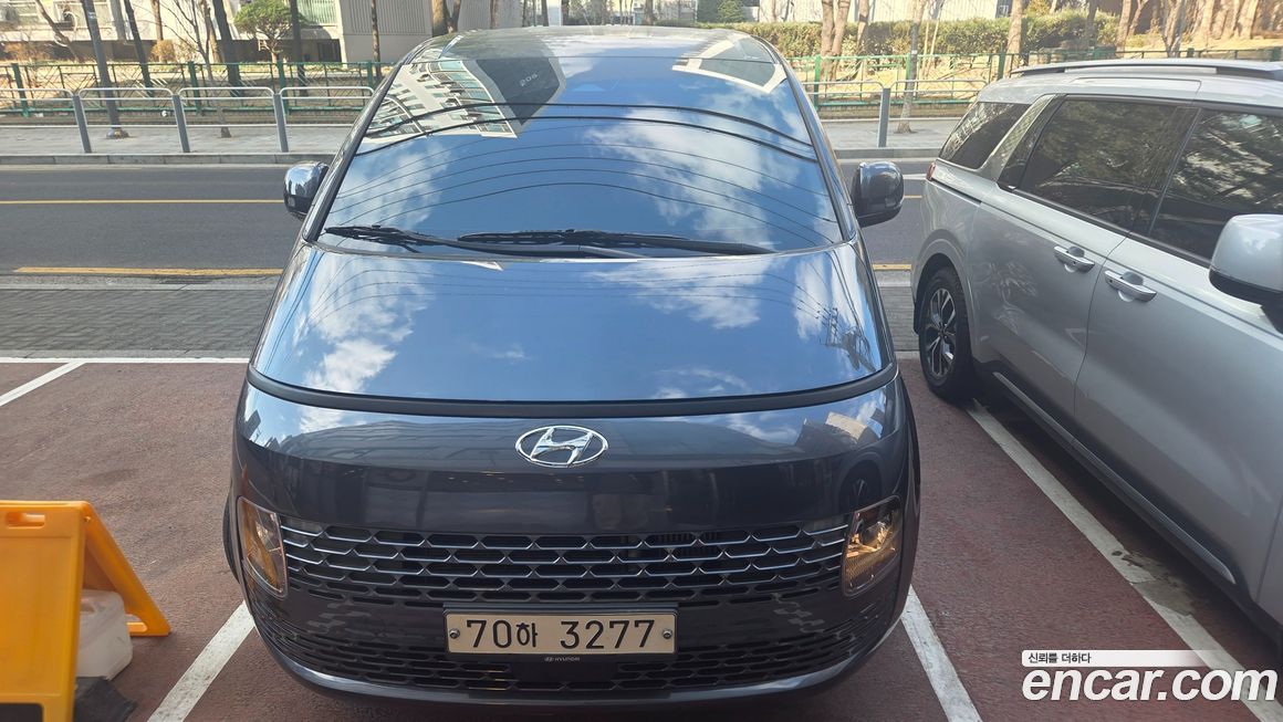 Hyundai Staria Tourer 11-Seater, 2024