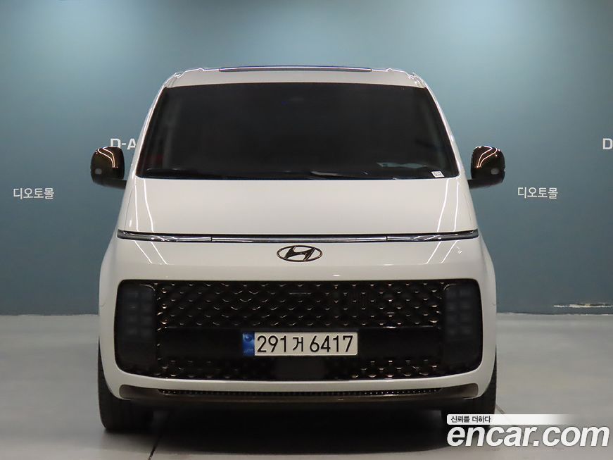 Hyundai Staria 4WD Lounge 7-Seater, 2024