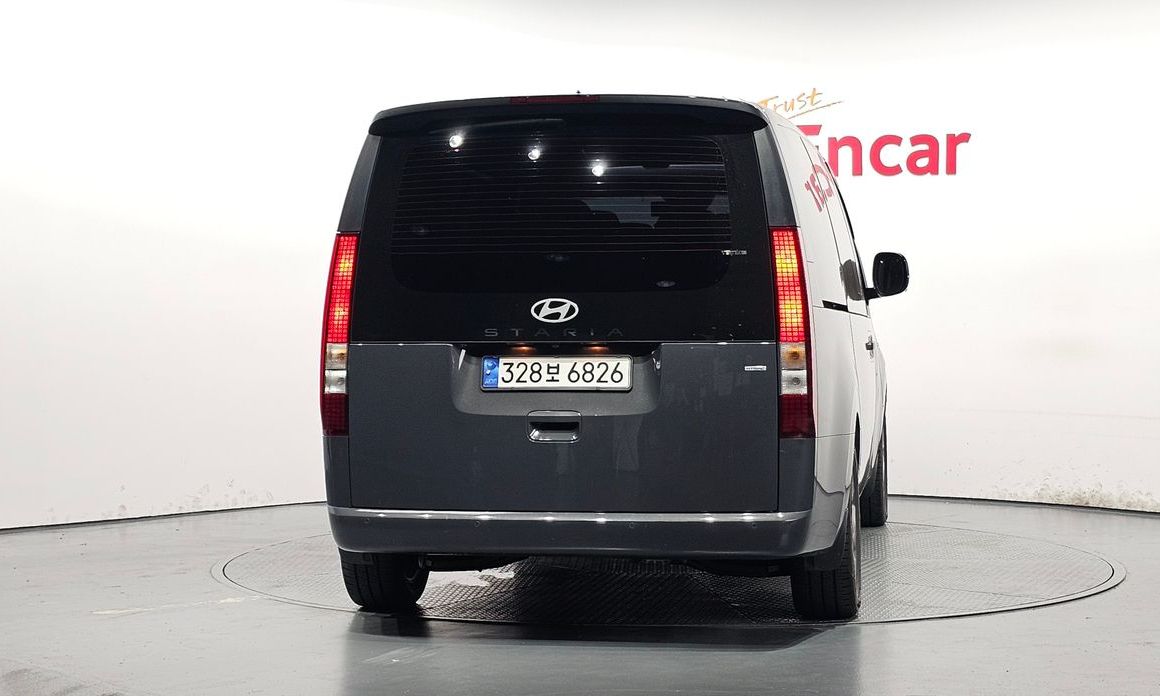 Hyundai Staria 4WD Tourer 9-Seater, 2025