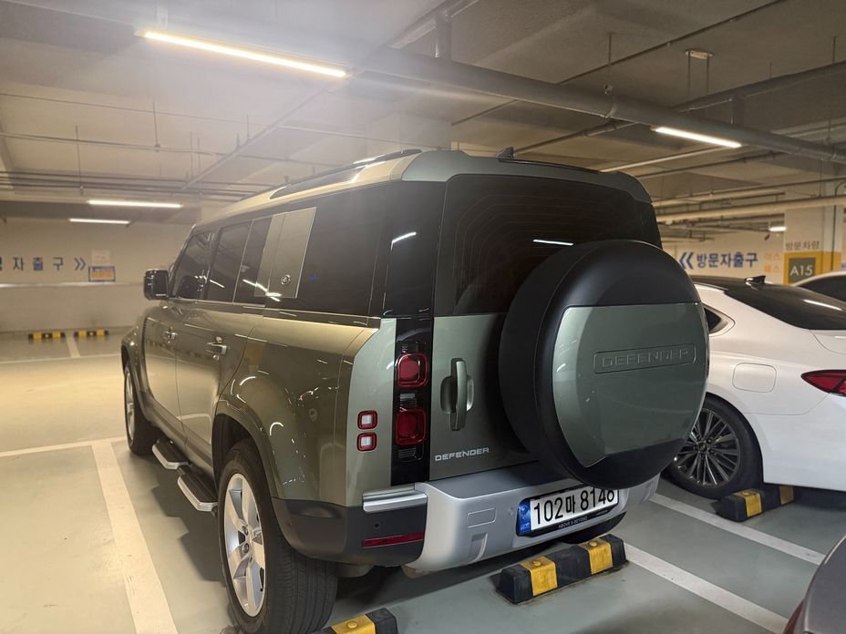 Land Rover Defender 110 D300 HSE, 2023