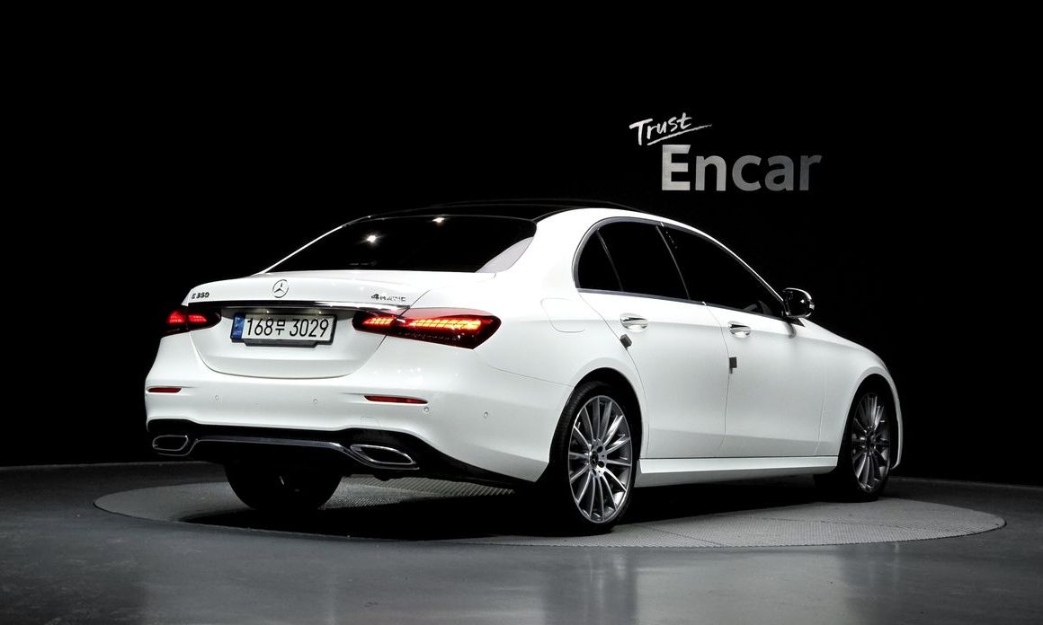 Mercedes-Benz E-Class E350 4MATIC AMG Line, 2022