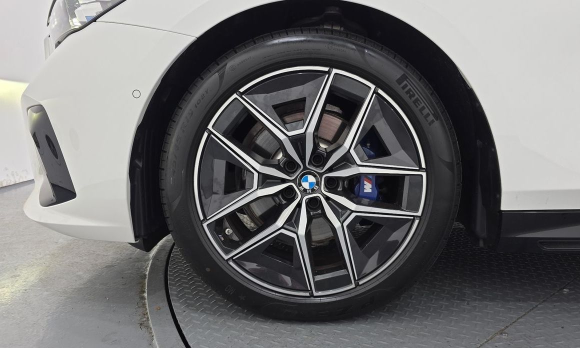 BMW 5-Series 520i M Sport, 2025