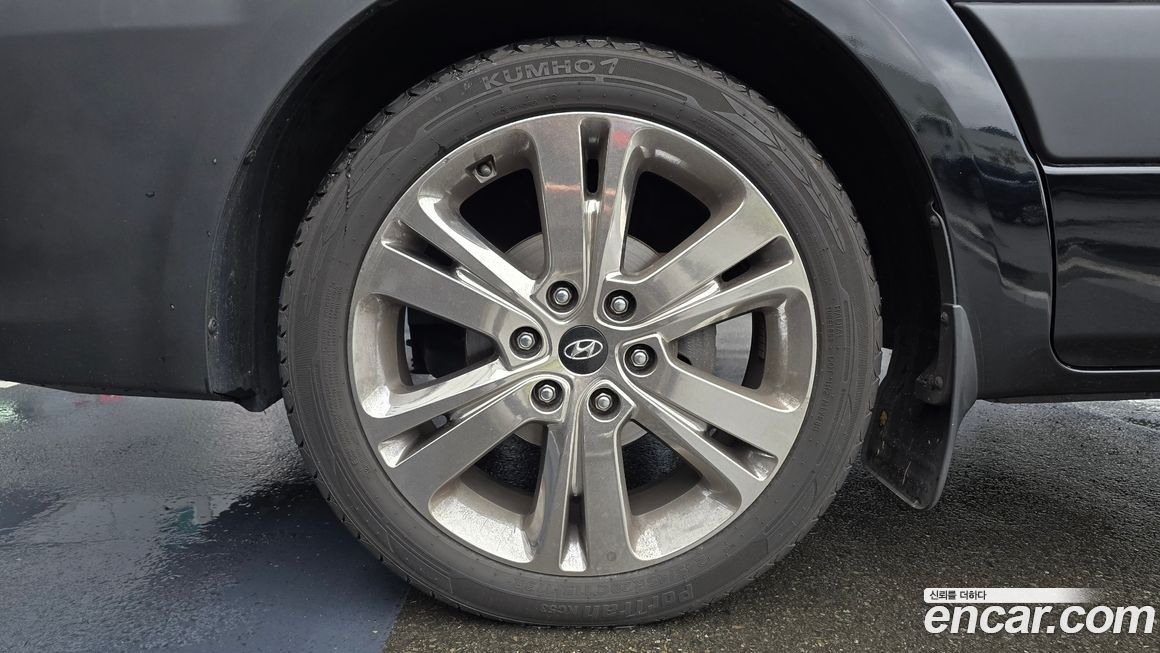 Hyundai Solati 16-seater, 2024