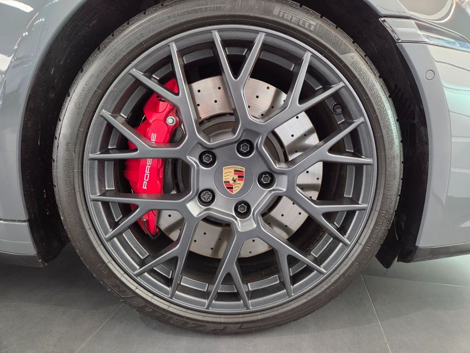 Porsche 911 Carrera GTS, 2025