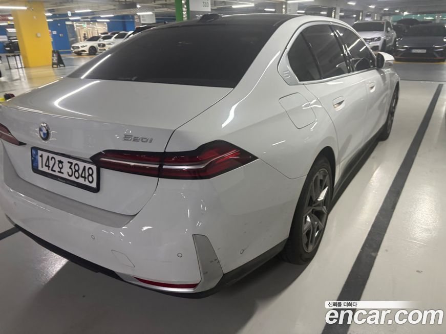 BMW 5-Series 520i, 2024