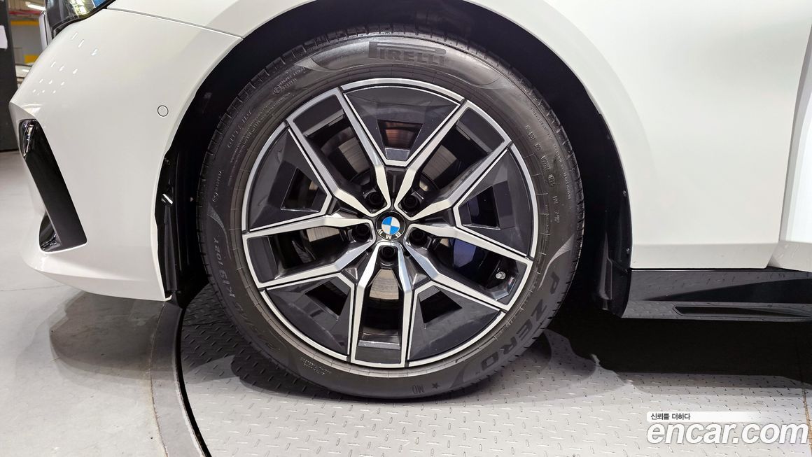 BMW 5-Series 520i M Sport, 2025