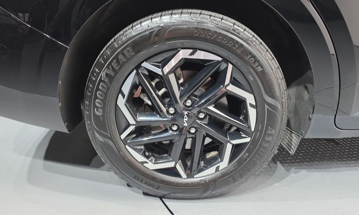 Kia Carnival 9-Seater Prestige, 2025