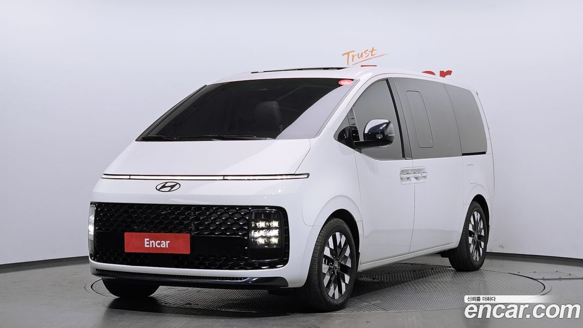 Hyundai Staria 4WD Lounge 9-Seater, 2025