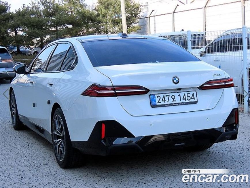 BMW 5-Series 520i M Sport, 2025