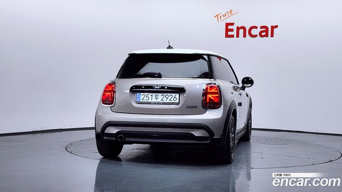 Mini Cooper Classic, 2024