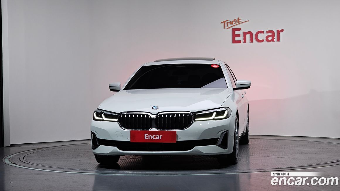 BMW 5-Series 520i Luxury, 2023