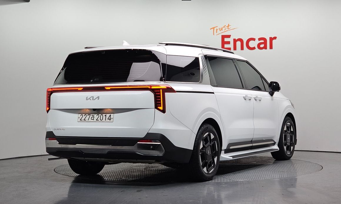 Kia Carnival 9-Seater Signature, 2024