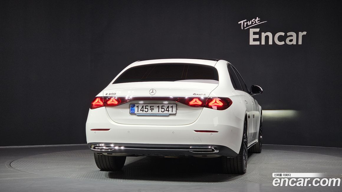 Mercedes-Benz E-Class E300 4MATIC Exclusive, 2025