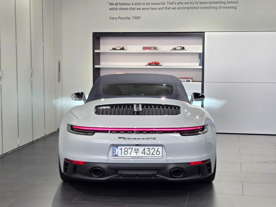Porsche 911 Carrera 4 GTS Cabriolet, 2024