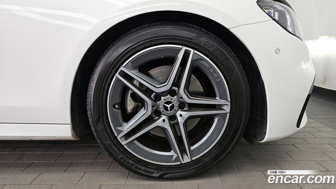Mercedes-Benz E-Class E250 AMG Line, 2023