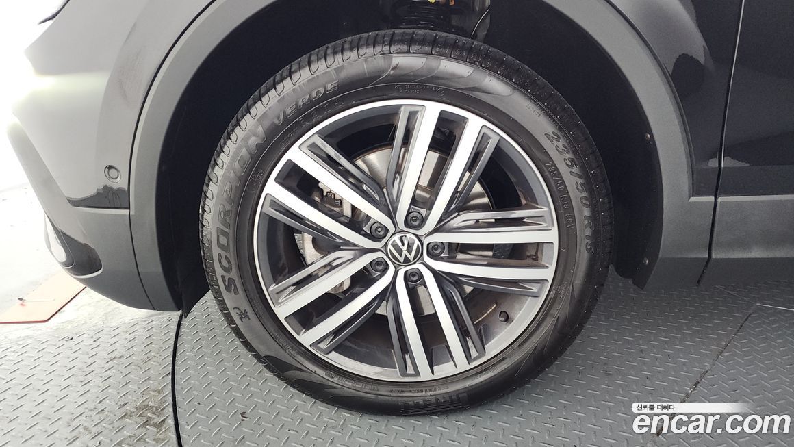 Volkswagen Tiguan 2.0 TSI Prestige, 2024