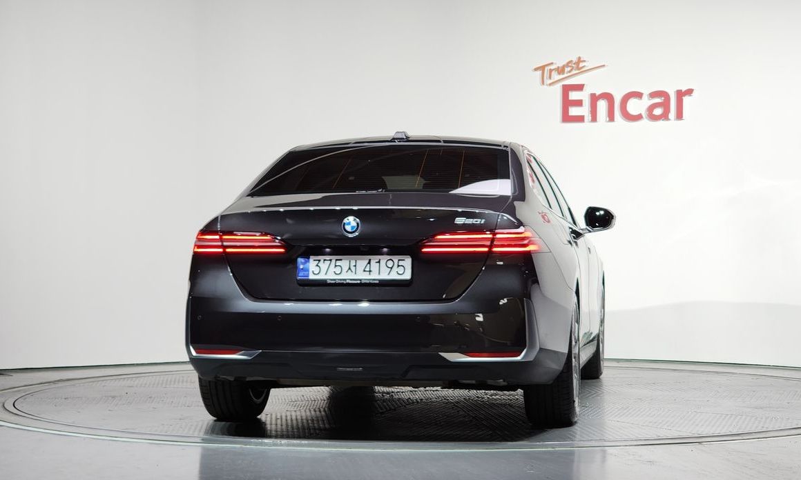 BMW 5-Series 520i, 2024