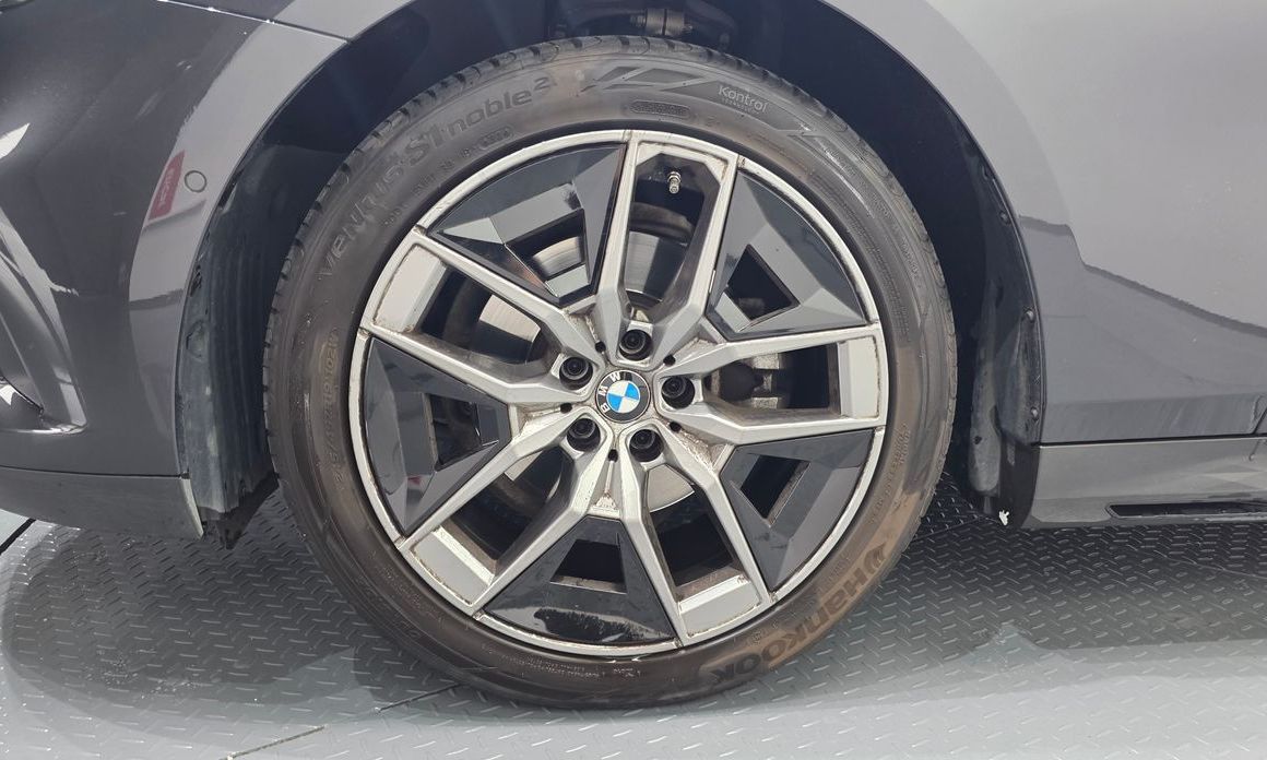 BMW 5-Series 520i, 2024