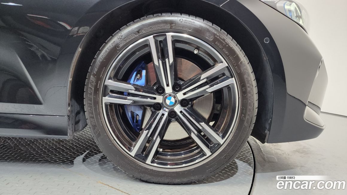 BMW 3-Series 320i M Sport, 2023