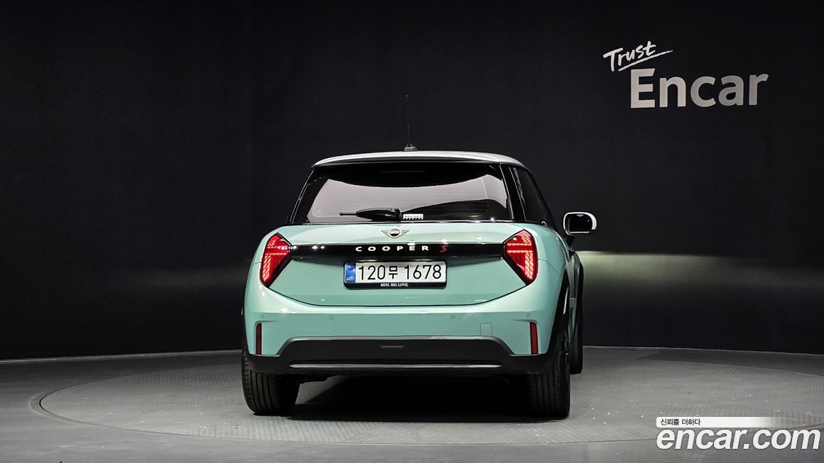 Mini Cooper Favoured, 2025