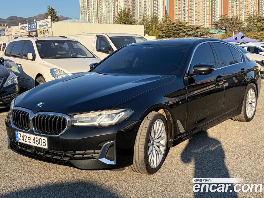 BMW 5-Series 530i Luxury, 2023