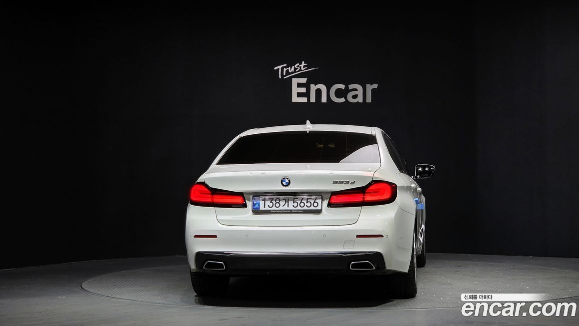 BMW 5-Series 523d Luxury, 2022