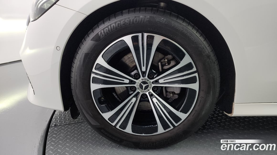 Mercedes-Benz E-Class E200 Avantgarde, 2024