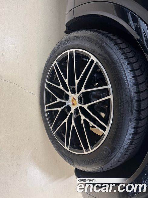 Porsche Cayenne 3.0, 2024