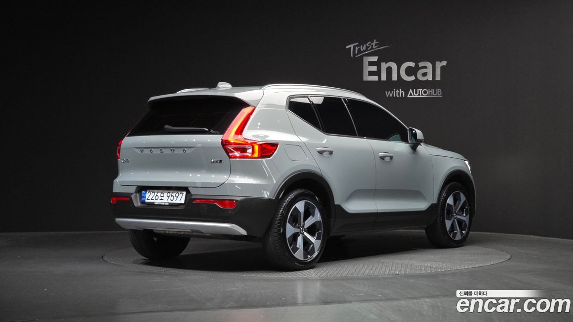 Volvo XC40 B4 Ultra Bright, 2025