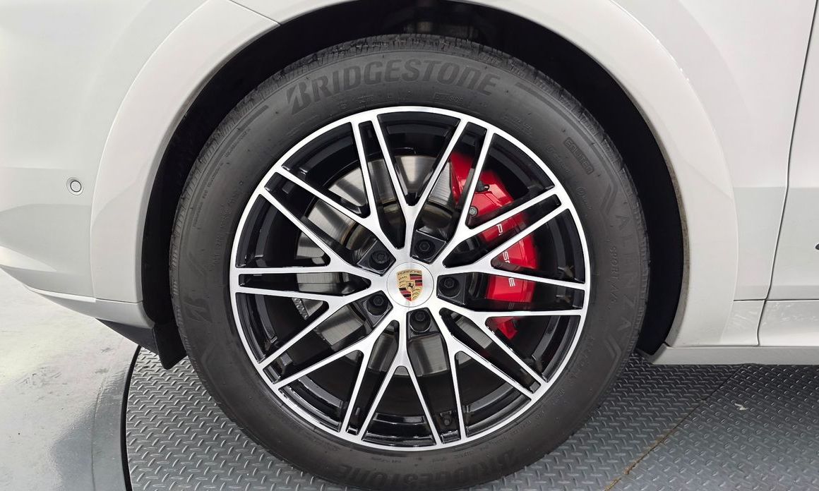 Porsche Cayenne 4.0 GTS Coupe, 2025