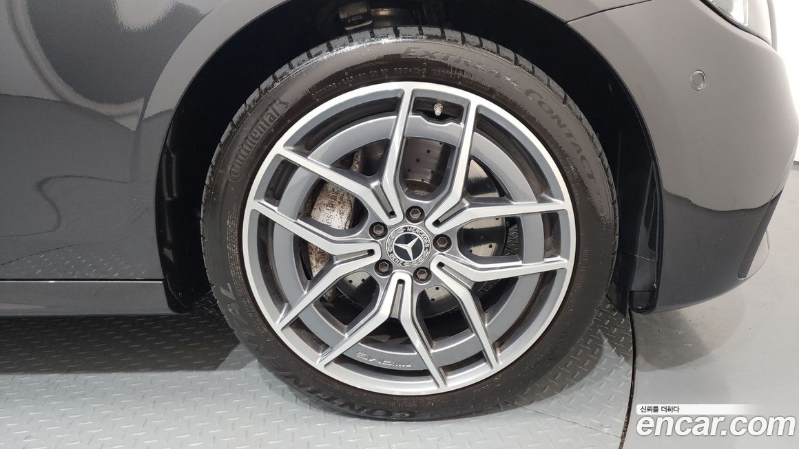 Mercedes-Benz E-Class E220d 4MATIC AMG Line, 2022