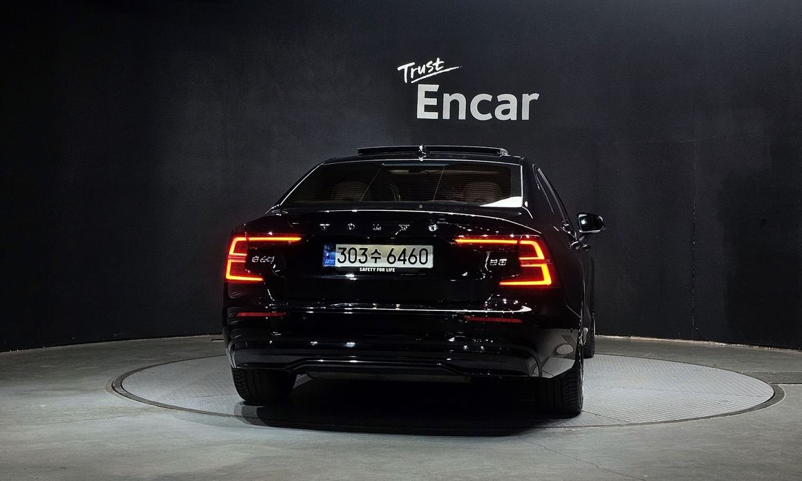 Volvo S60 B5 Ultimate Dark, 2024