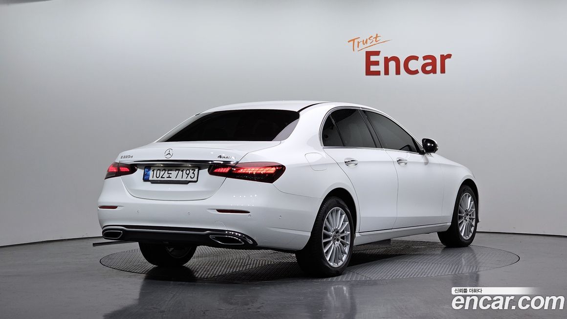 Mercedes-Benz E-Class E220d 4MATIC Exclusive, 2022