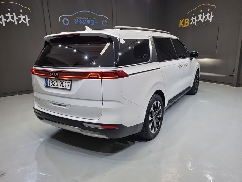 Kia Carnival 9-Seater Signature, 2023
