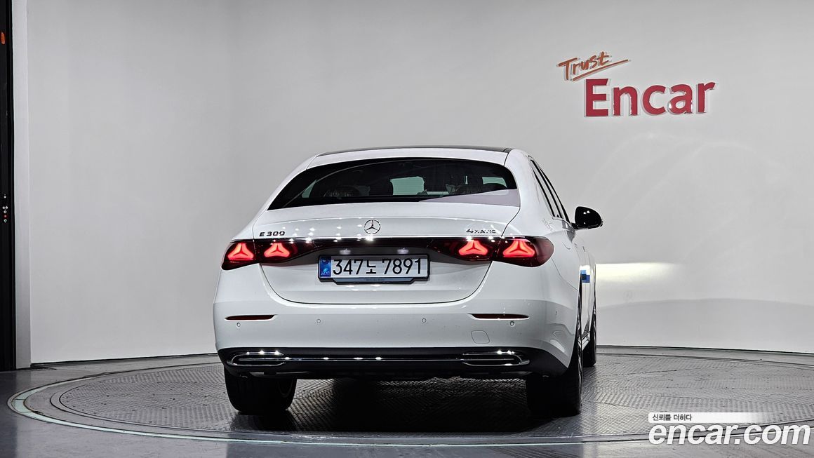 Mercedes-Benz E-Class E300 4MATIC Exclusive, 2026