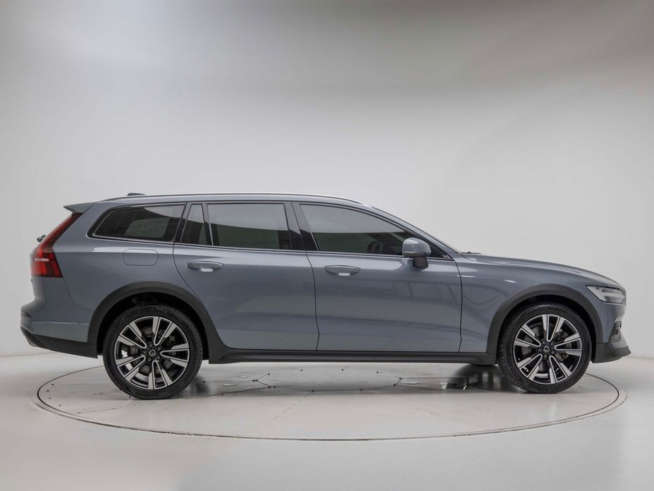 Volvo V60 B5 Pro AWD, 2022