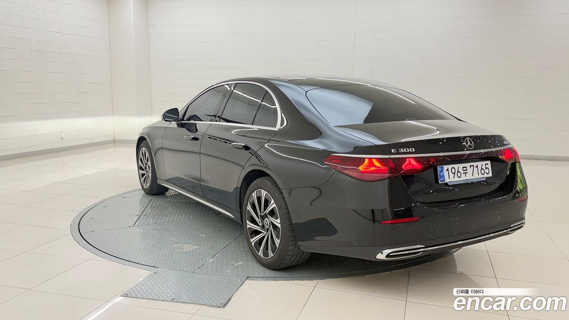 Mercedes-Benz E-Class E300 4MATIC Exclusive, 2024