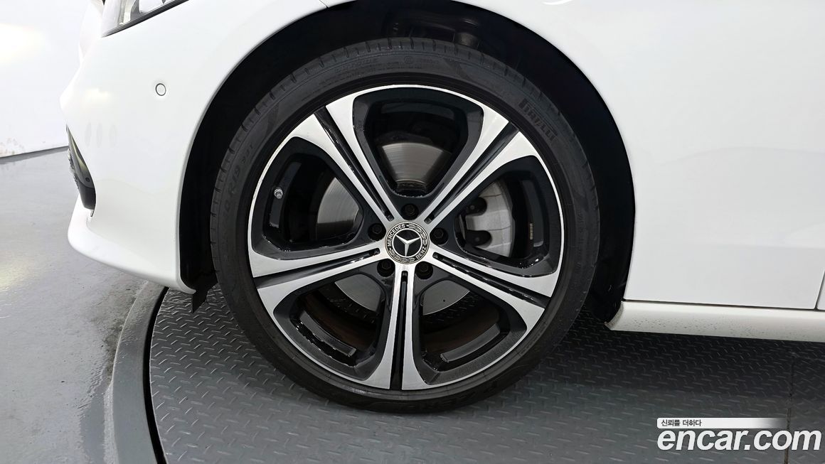 Mercedes-Benz C-Class C300 4MATIC Avantgarde, 2023