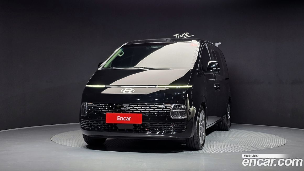 Hyundai Staria Tourer 11-Seater, 2025