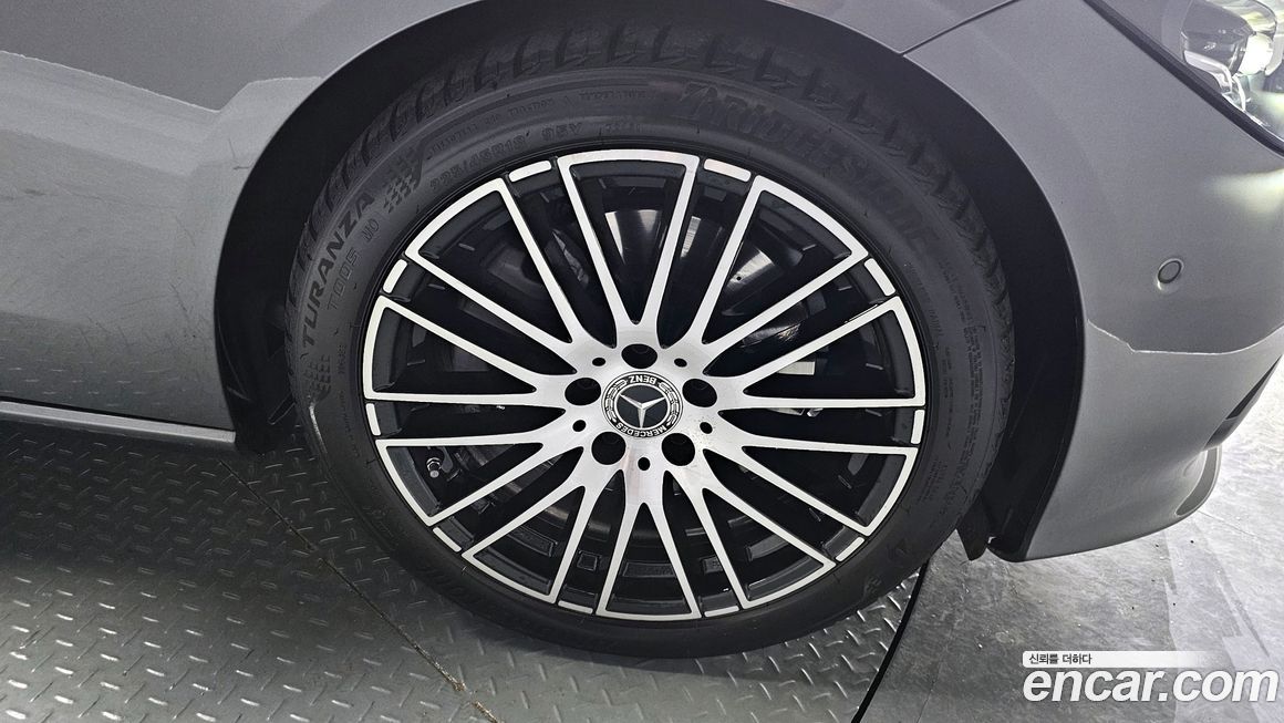 Mercedes-Benz C-Class C300 4MATIC Avantgarde, 2024