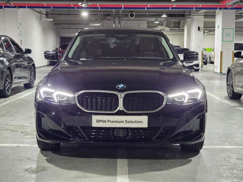 BMW 3-Series 320i, 2025
