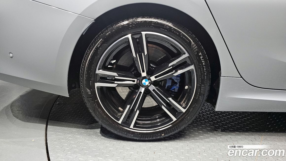 BMW 3-Series 320i M Sport, 2025