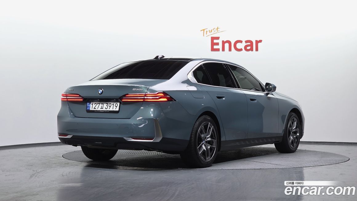 BMW 5-Series 530i xDrive, 2024