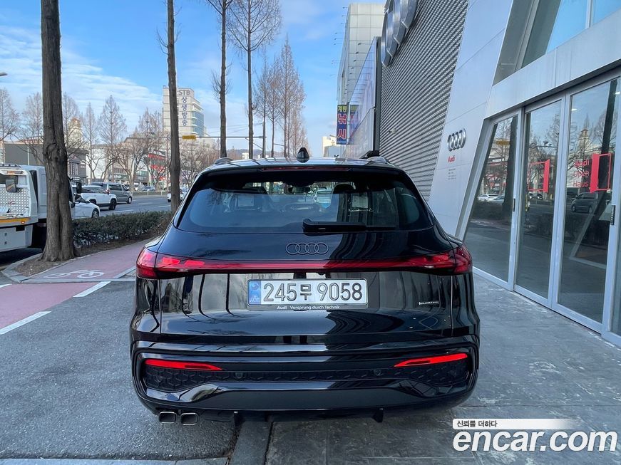 Audi Q5 40 TDI Quattro S Line Black Edition, 2025