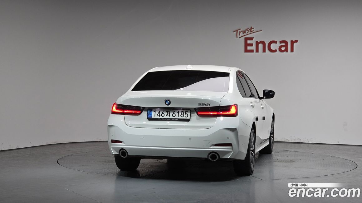 BMW 3-Series 320i, 2023